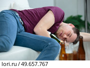 portrait of drunk man sleeping. Стоковое фото, агентство Ingram Publishing / Фотобанк Лори