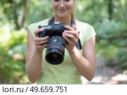 professional photographer travel with backpack outdoor. Стоковое фото, агентство Ingram Publishing / Фотобанк Лори