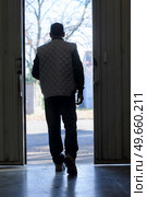 technician walking. Стоковое фото, агентство Ingram Publishing / Фотобанк Лори