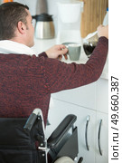 man in wheelchair having a cup of coffee. Стоковое фото, агентство Ingram Publishing / Фотобанк Лори