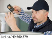 closeup of a mans hand hammering a chair. Стоковое фото, агентство Ingram Publishing / Фотобанк Лори