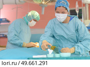 surgeons operate on a patient. Стоковое фото, агентство Ingram Publishing / Фотобанк Лори