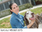 shelter keeper loves her residents. Стоковое фото, агентство Ingram Publishing / Фотобанк Лори