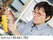 dealing with a broken pc. Стоковое фото, агентство Ingram Publishing / Фотобанк Лори