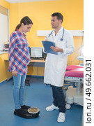 q podiatrist working with foot. Стоковое фото, агентство Ingram Publishing / Фотобанк Лори
