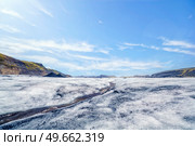 Glacier scenery in Iceland with mountains in the background on a summer day. Стоковое фото, агентство Ingram Publishing / Фотобанк Лори