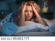 sleepless and desperate beautiful caucasian woman awake at night. Стоковое фото, агентство Ingram Publishing / Фотобанк Лори