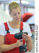 industrial worker woman with driller. Стоковое фото, агентство Ingram Publishing / Фотобанк Лори