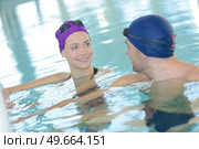 couple is having fun in swiming pool. Стоковое фото, агентство Ingram Publishing / Фотобанк Лори