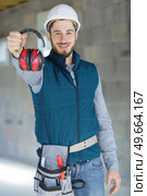 young worker holding noise cancelling headphones. Стоковое фото, агентство Ingram Publishing / Фотобанк Лори