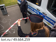 Работа следственно-оперативной группы на месте преступления в городе Москве, Россия. Редакционное фото, фотограф Николай Винокуров / Фотобанк Лори