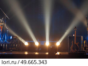 rays of light illuminate the scene at the concert. Стоковое фото, агентство Ingram Publishing / Фотобанк Лори