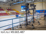 video cameras for live broadcast of sports competition in the ice arena. Стоковое фото, агентство Ingram Publishing / Фотобанк Лори