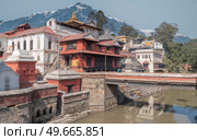 Pashupatinath is a large Hindu temple complex in Kathmandu. Nepal. Стоковое фото, агентство Ingram Publishing / Фотобанк Лори