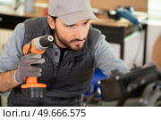 portrait of a serious bearded worker  people at work. Стоковое фото, агентство Ingram Publishing / Фотобанк Лори