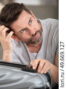 handsome man thinking about travel. Стоковое фото, агентство Ingram Publishing / Фотобанк Лори