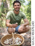 a man is picking mushrooms. Стоковое фото, агентство Ingram Publishing / Фотобанк Лори