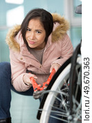 upset woman may be stealing her bike back. Стоковое фото, агентство Ingram Publishing / Фотобанк Лори