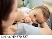 calm adorable baby breast feeding. Стоковое фото, агентство Ingram Publishing / Фотобанк Лори