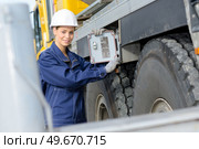 woman and program of the crane. Стоковое фото, агентство Ingram Publishing / Фотобанк Лори