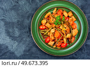 Stewed meat with tomatoes ,carrots and green beans. Ragout with meat and vegetables.Space for tex. Stewed meat with vegetables, sauce. Стоковое фото, агентство Ingram Publishing / Фотобанк Лори