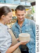 a client buying some cheese. Стоковое фото, агентство Ingram Publishing / Фотобанк Лори
