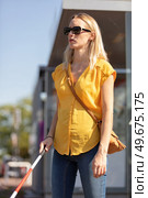 young blind woman walking in the street. Стоковое фото, агентство Ingram Publishing / Фотобанк Лори