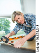 woman putting together self assembly furniture assemble flat pack. Стоковое фото, агентство Ingram Publishing / Фотобанк Лори