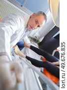 podiatrist cleaning womans feet. Стоковое фото, агентство Ingram Publishing / Фотобанк Лори