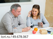 colleagues having lunch in the office. Стоковое фото, агентство Ingram Publishing / Фотобанк Лори