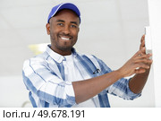 man is using a digital thermostat. Стоковое фото, агентство Ingram Publishing / Фотобанк Лори