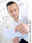 a man is reading a letter. Стоковое фото, агентство Ingram Publishing / Фотобанк Лори