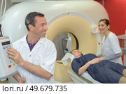 doctor and nurse examining woman with ct scanner. Стоковое фото, агентство Ingram Publishing / Фотобанк Лори