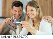 happy young woman and man after positive pregnancy test. Стоковое фото, агентство Ingram Publishing / Фотобанк Лори