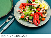Appetizing salad of oysters, mussels, lobster and vegetables. Healthy food.. Yummy seafood salad on a plate. Стоковое фото, агентство Ingram Publishing / Фотобанк Лори