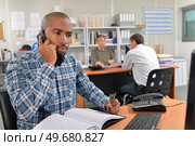the call in the office. Стоковое фото, агентство Ingram Publishing / Фотобанк Лори