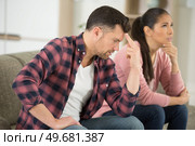 disputing couple sat on the sofa. Стоковое фото, агентство Ingram Publishing / Фотобанк Лори