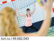 portrait of women playing handball. Стоковое фото, агентство Ingram Publishing / Фотобанк Лори
