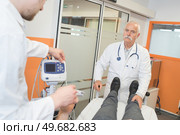 monitoring of patient in emergency room. Стоковое фото, агентство Ingram Publishing / Фотобанк Лори