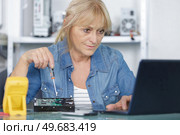 female worker on repair and maintenance concept. Стоковое фото, агентство Ingram Publishing / Фотобанк Лори