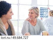 medical study students having a conversation. Стоковое фото, агентство Ingram Publishing / Фотобанк Лори