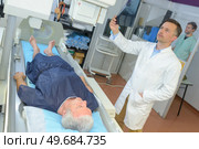 doctor preparing senior patient for xray. Стоковое фото, агентство Ingram Publishing / Фотобанк Лори