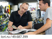 a man in sports store. Стоковое фото, агентство Ingram Publishing / Фотобанк Лори