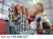 woman choosing different bits for screwdriver. Стоковое фото, агентство Ingram Publishing / Фотобанк Лори