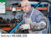 factory senior welder worker on manufacture workshop. Стоковое фото, агентство Ingram Publishing / Фотобанк Лори