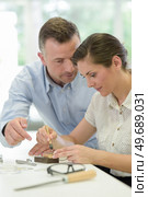 opticians repairing spectacles with tool. Стоковое фото, агентство Ingram Publishing / Фотобанк Лори