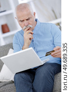 old man having a problem with the internet. Стоковое фото, агентство Ingram Publishing / Фотобанк Лори
