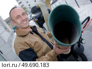 happy dustman with leaf blower. Стоковое фото, агентство Ingram Publishing / Фотобанк Лори