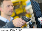 barcode scanner operator. Стоковое фото, агентство Ingram Publishing / Фотобанк Лори