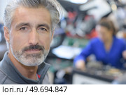 smiling confident repairman. Стоковое фото, агентство Ingram Publishing / Фотобанк Лори